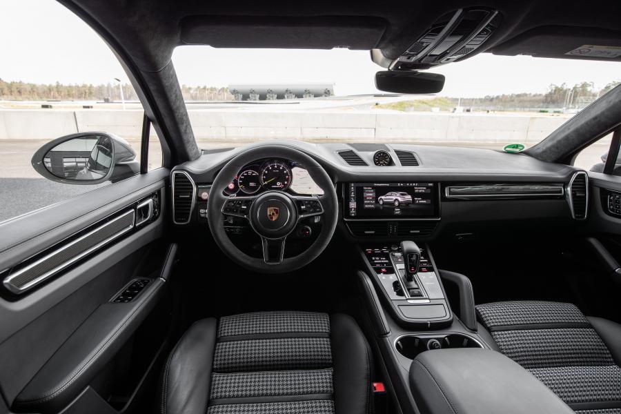 Торпедо Porsche Cayenne E-Hybrid Coupe 2019 года  (WW) (фото 19 из 25)